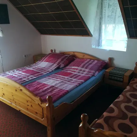 Leander Vendeghaz Apartman *