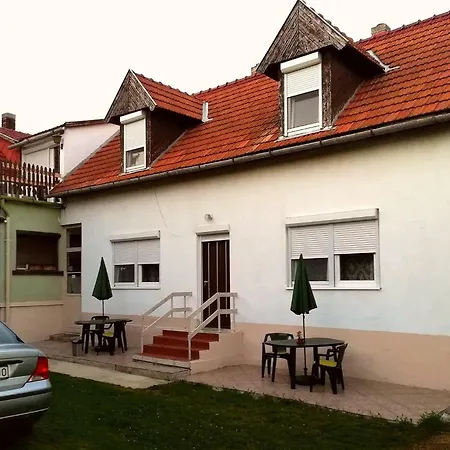 Leander Vendeghaz * Balatonfüred