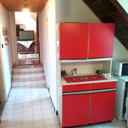 Leander Vendeghaz Apartman *